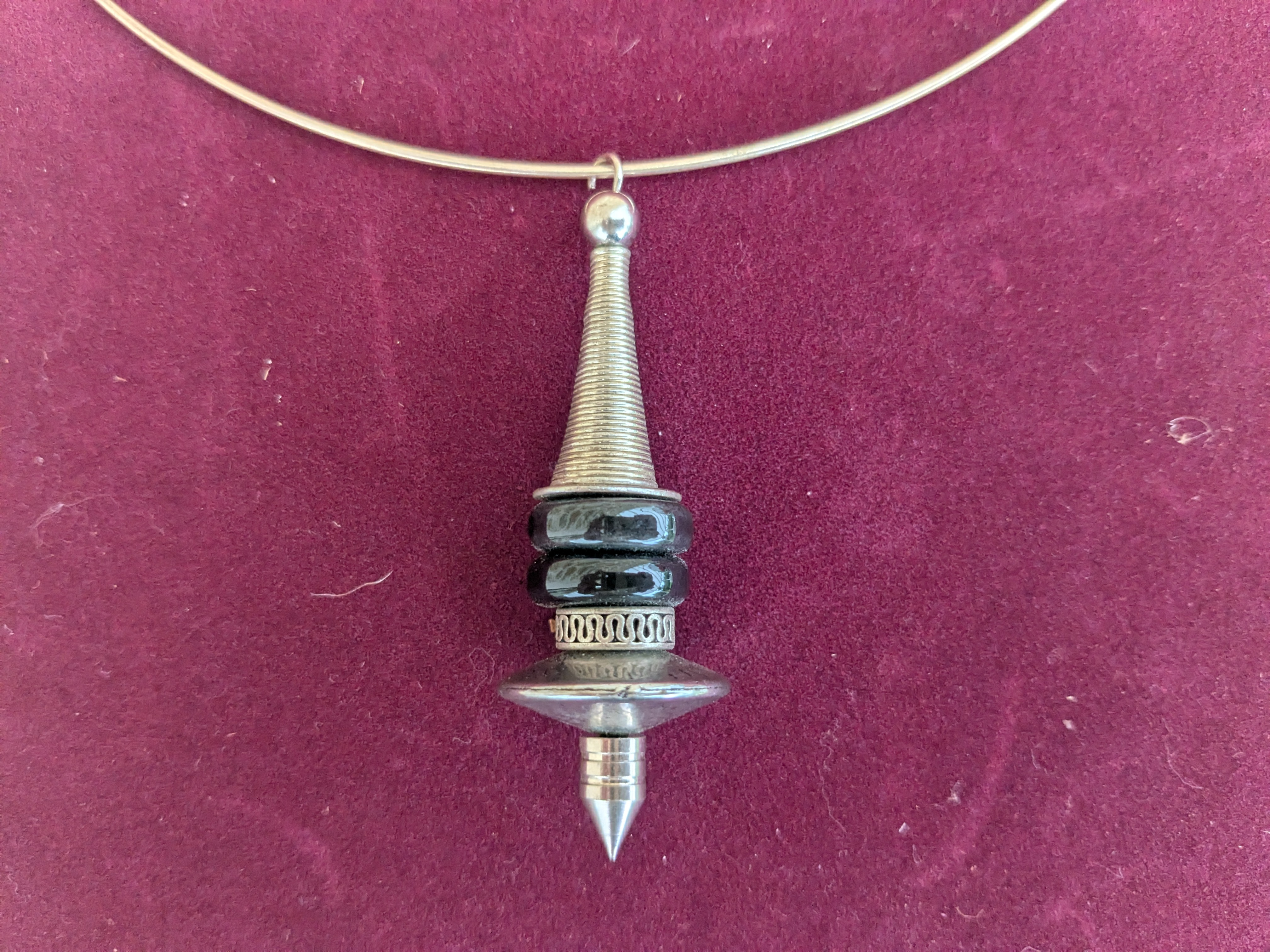 Collier Torque avec Pendentif Tribal - Image 3