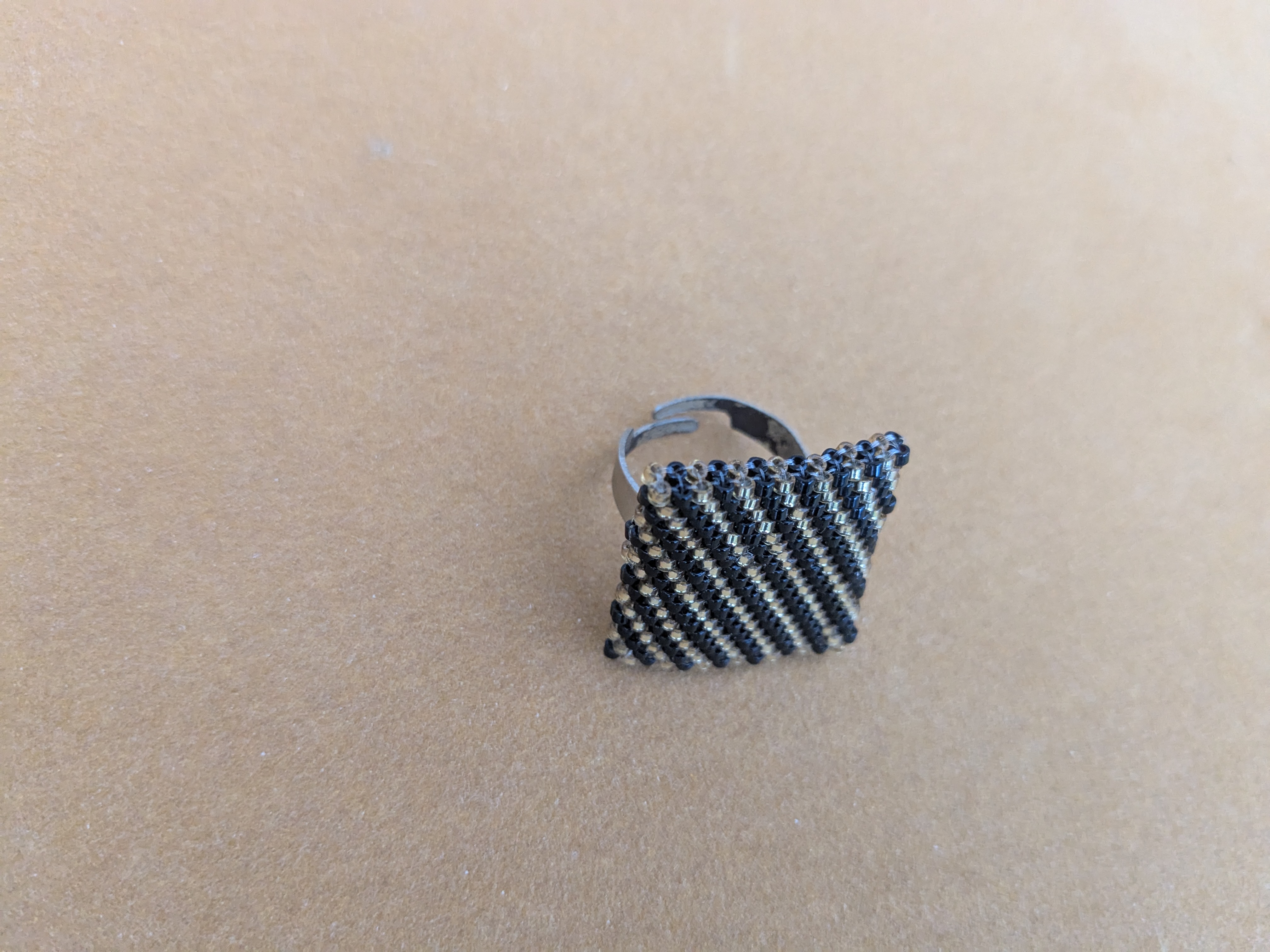 Bague en perles tressées Graphique - Image 2